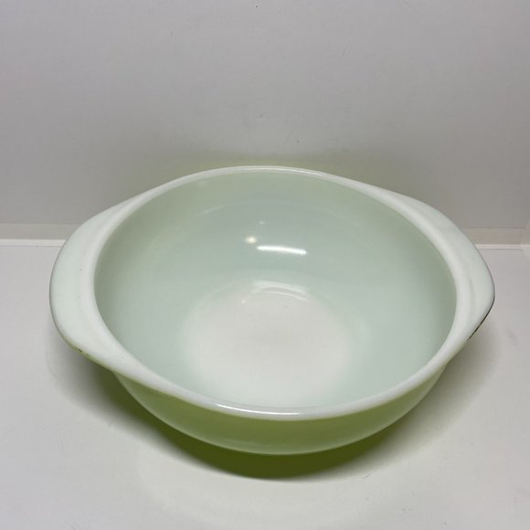Vintage Pyrex Lime Green 024 Round Casserole 2 qt Baking Dish Milk Glass - Picture 2 of 8